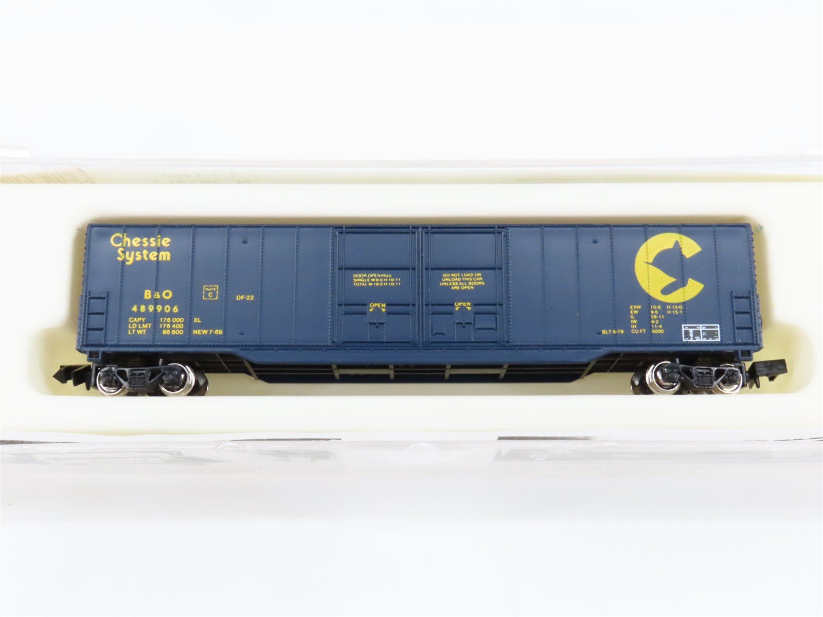 N Con-Cor 0001-5582-3 B&O Chessie System 60' Double Plug Door Box Car #489906