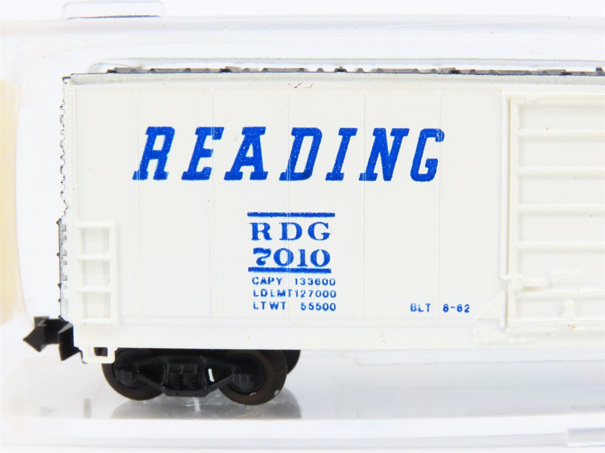 N Scale Bev-Bel 4483 RDG Reading Lines 50&#39; Plug Door Boxcar #7010