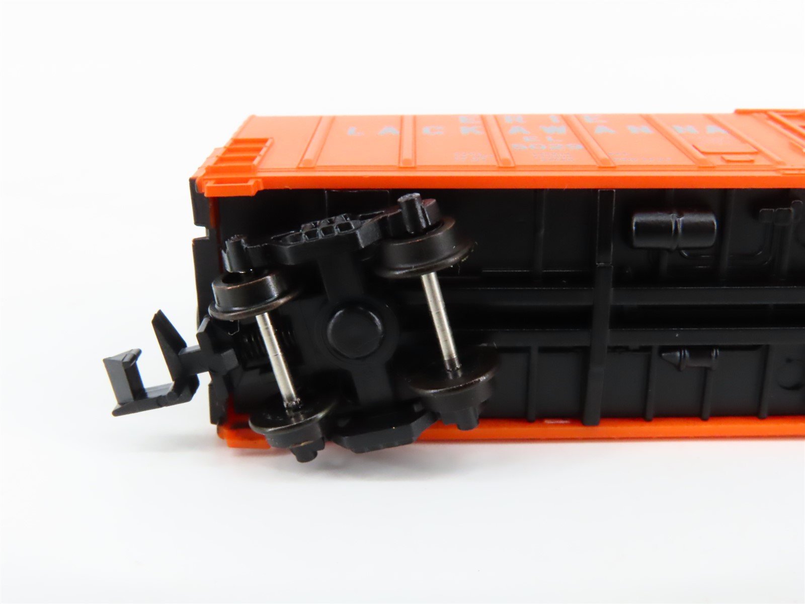 N Scale Roundhouse 84214 EL Erie Lackawanna 57' Mech Reefer #5029