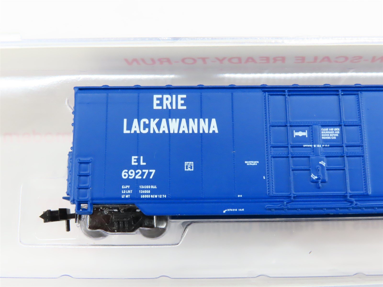N Scale Roundhouse 82005 EL Erie Lackawanna 50' Hi-Cube Plug Door Box Car #69277