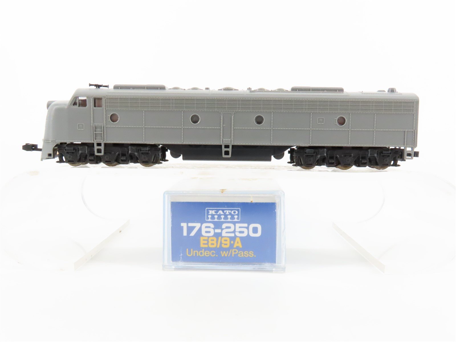 N Scale KATO 176-250 Undecorated E8/9A Diesel Locomotive No#