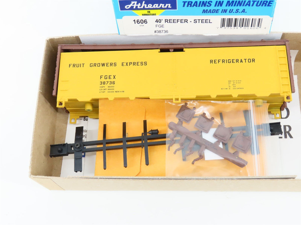 HO Scale Athearn Kit #1606 FGEX Fruit Growers Express 40&#39; Steel Reefer #38736