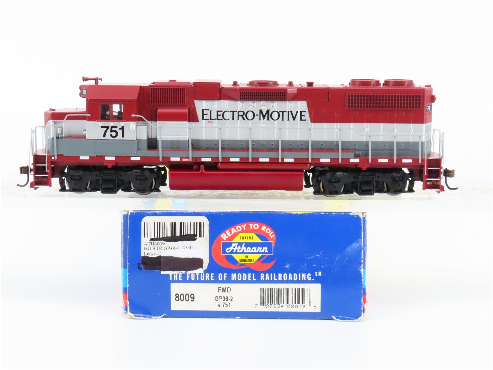 HO Scale Athearn 8009 EMD Electro-Motive EMD GP38-2 Diesel locmotive #751