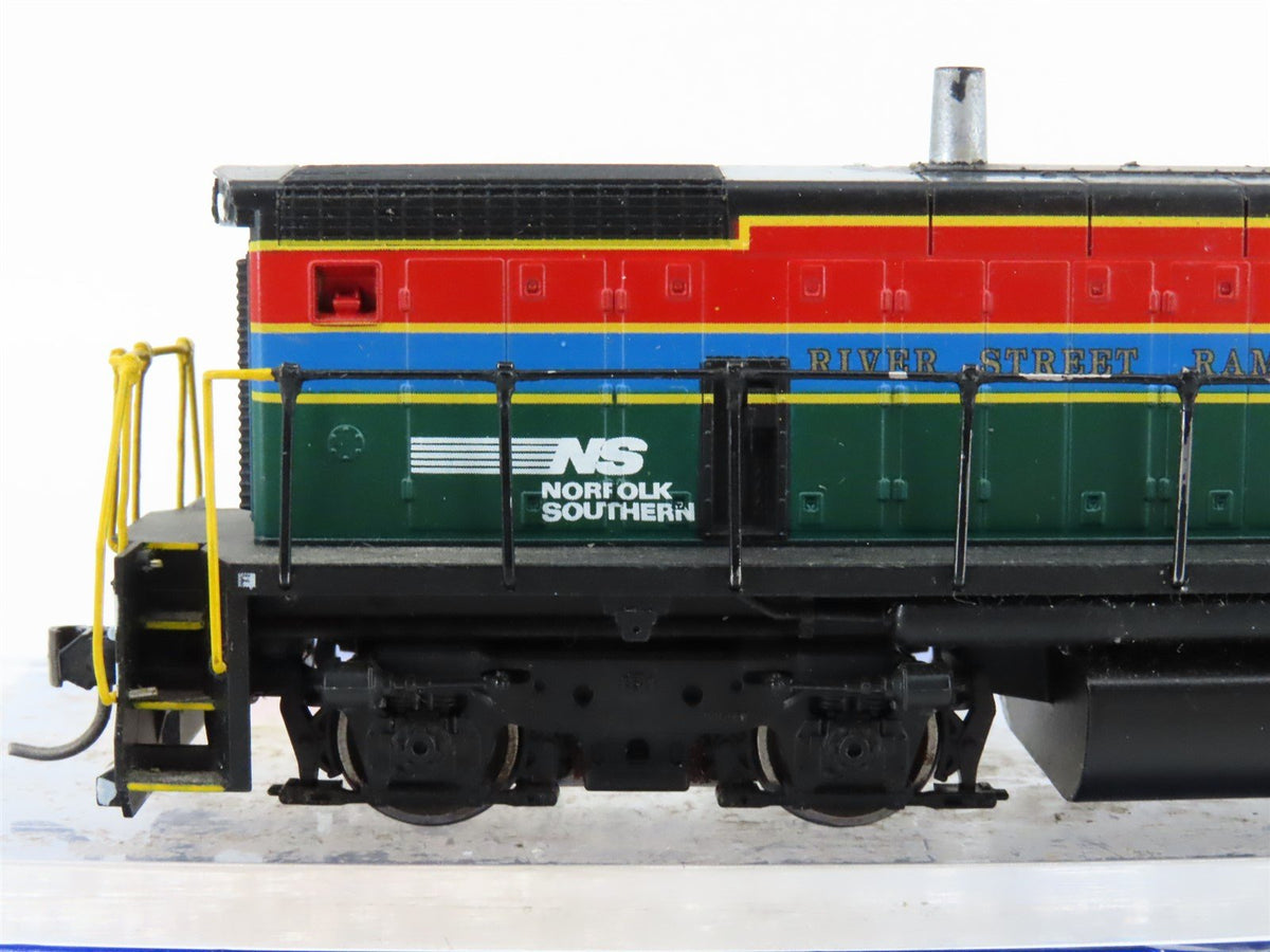 HO Scale Athearn SE 2211 NS &quot;River Street Rambler&quot; SW1500 Diesel Switcher #1733