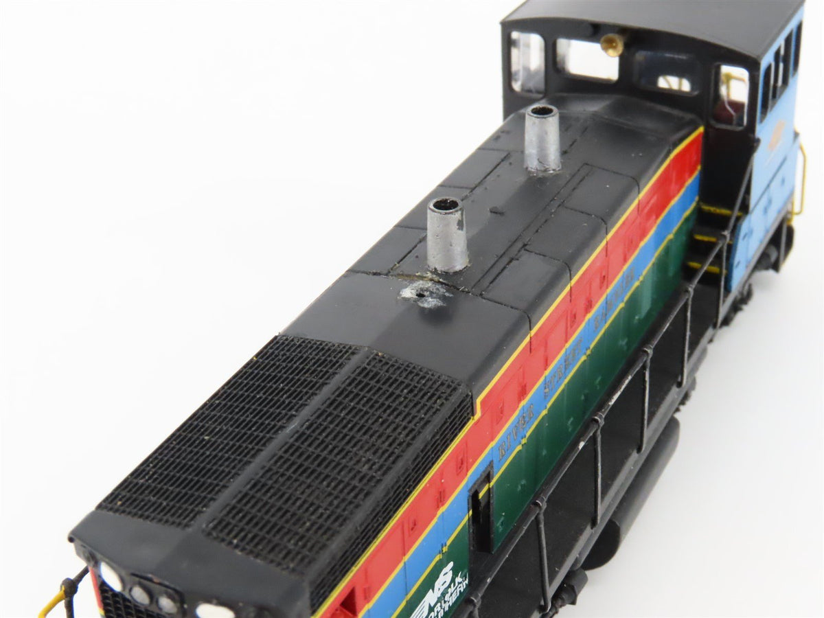 HO Scale Athearn SE 2211 NS &quot;River Street Rambler&quot; SW1500 Diesel Switcher #1733