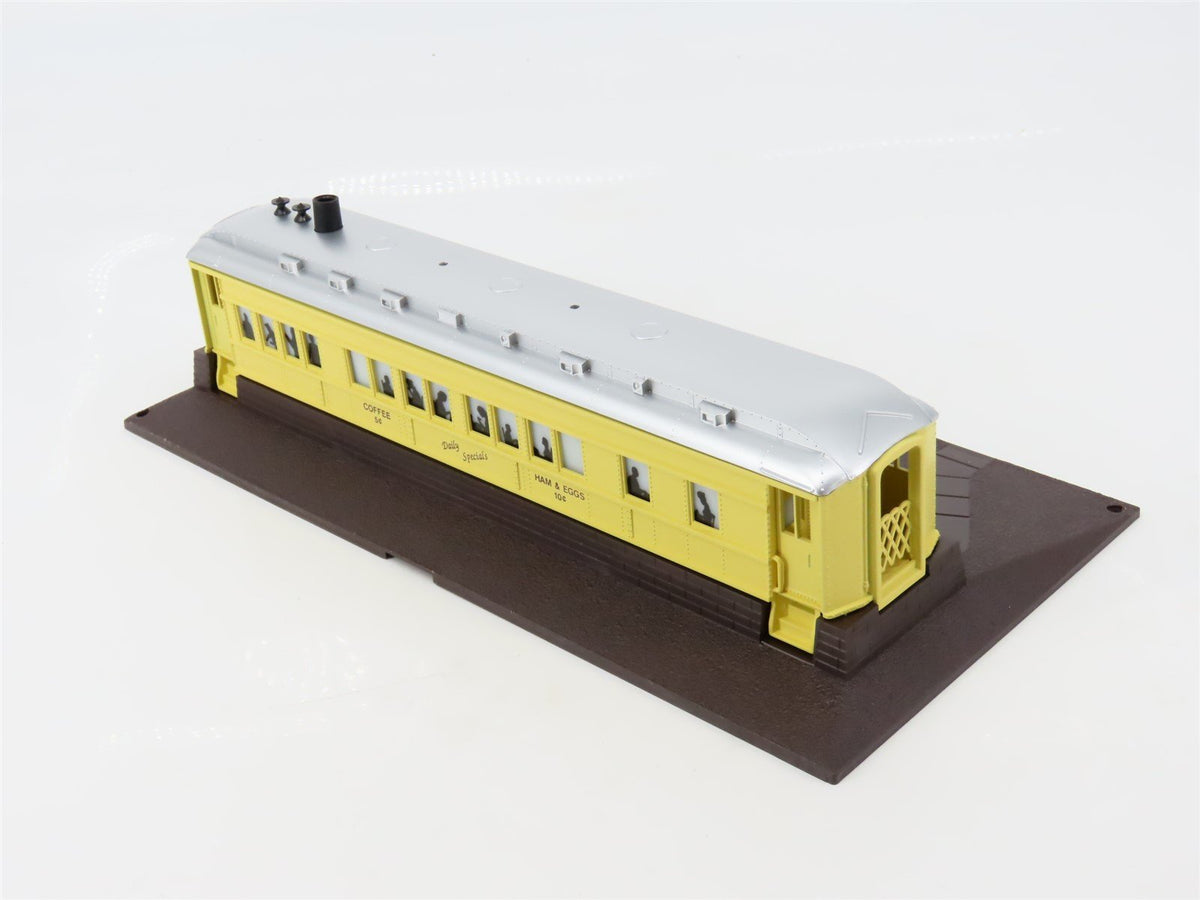 O Scale Lionel 6-12771 Operating Roadside Diner Yellow/Silver