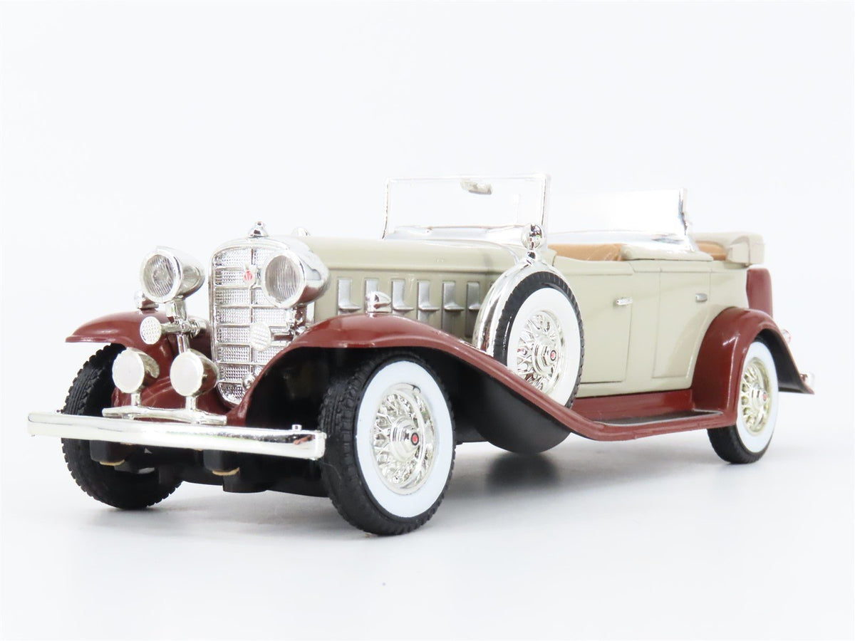 1/32 National Motor Museum 10103 Die-Cast 1932 Cadillac Sport Phaeton Model Car