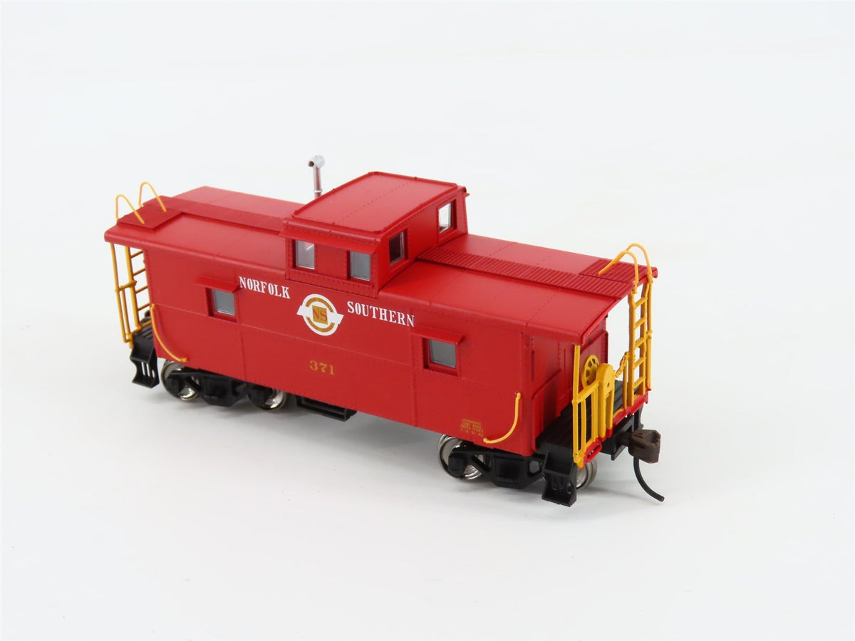 HO Scale Atlas Trainman #11359 NS Norfolk Southern Cupola Caboose #371