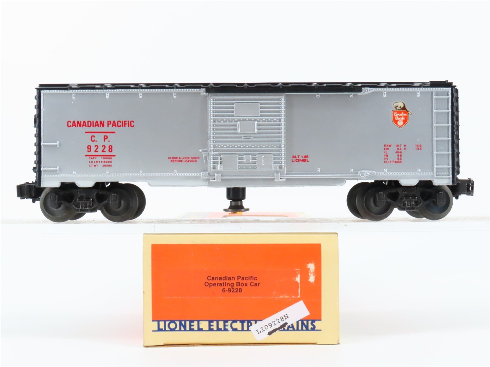 O Gauge 3-Rail Lionel 6-9228 CP Canadian Pacific Operating Box Car #9228