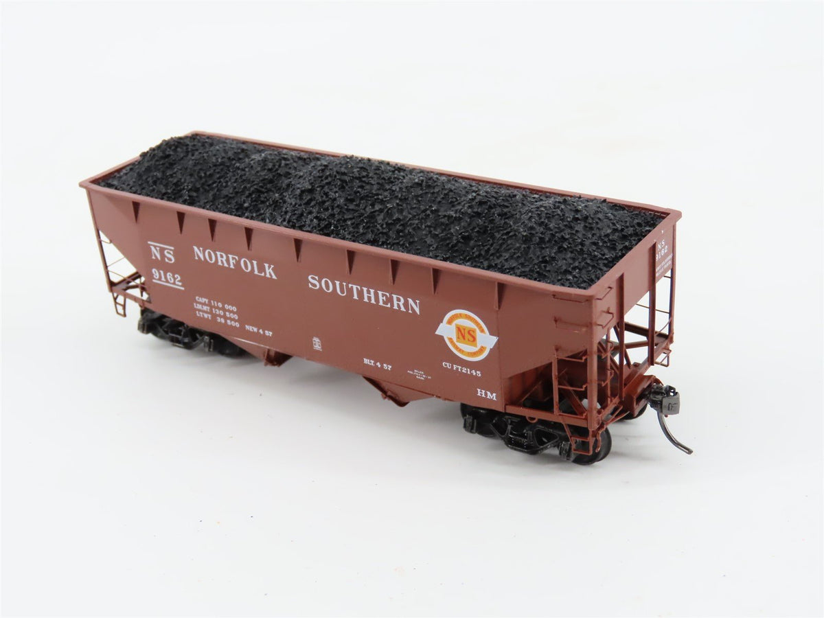 HO Scale Kadee Cars #7020 NS Norfolk Southern 2-Bay Hopper #9162 w/ Load