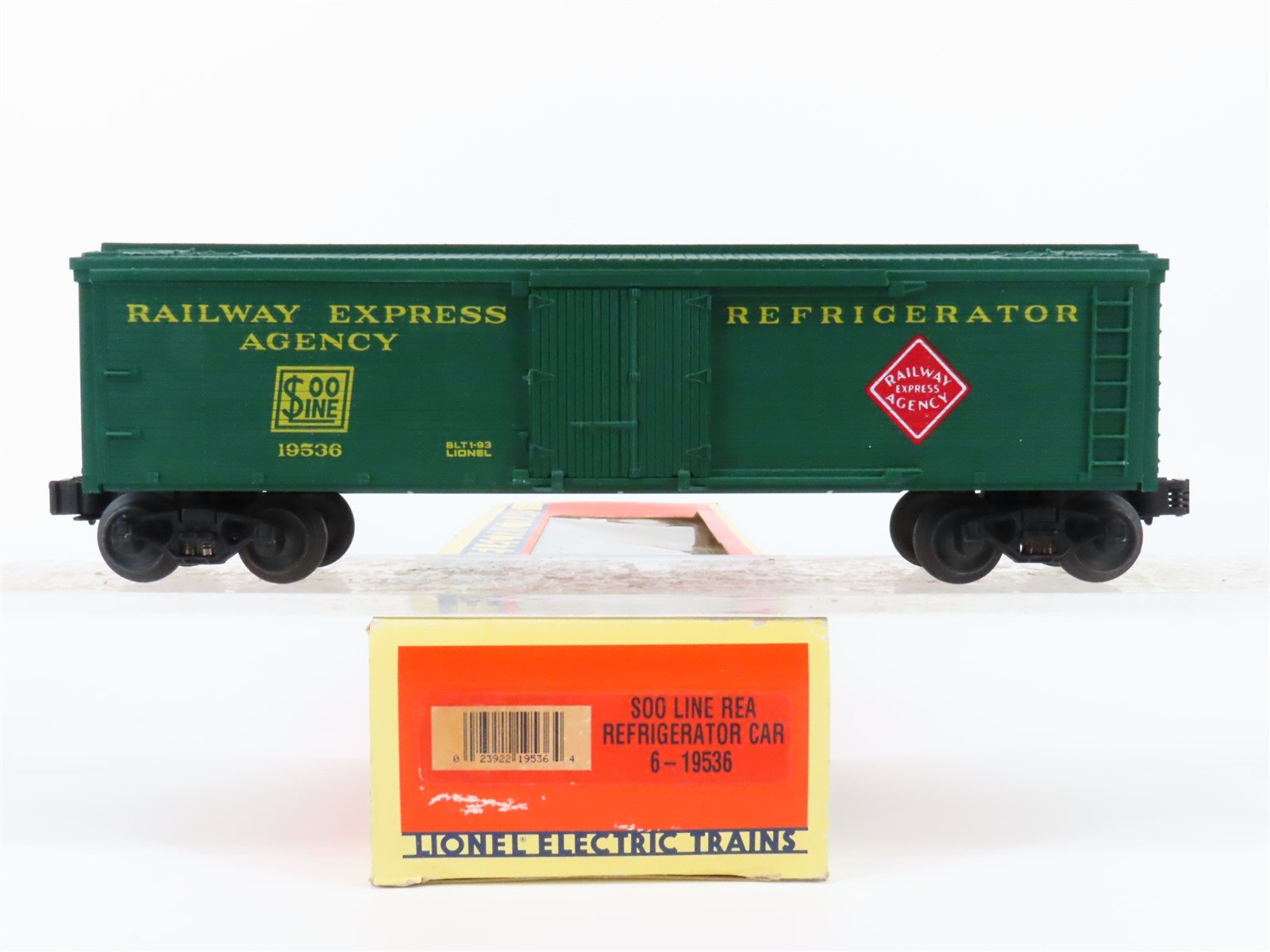 O Gauge 3-Rail Lionel #6-19536 SOO Line Railway Express Agency Reefer