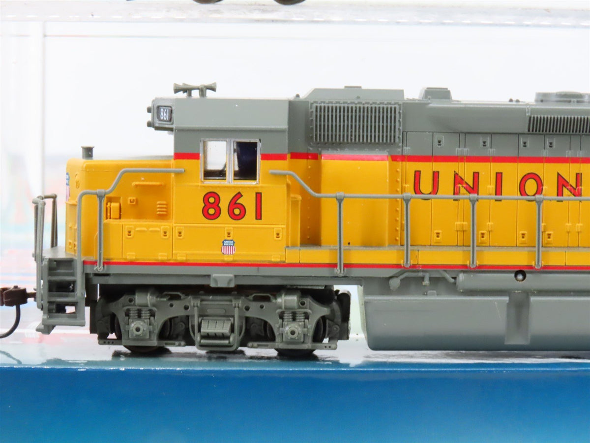 HO Scale Roco 41901 UP Union Pacific Diesel Train Set w/ DCC, Cars &amp; Track