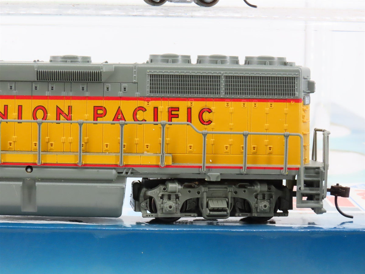 HO Scale Roco 41901 UP Union Pacific Diesel Train Set w/ DCC, Cars &amp; Track