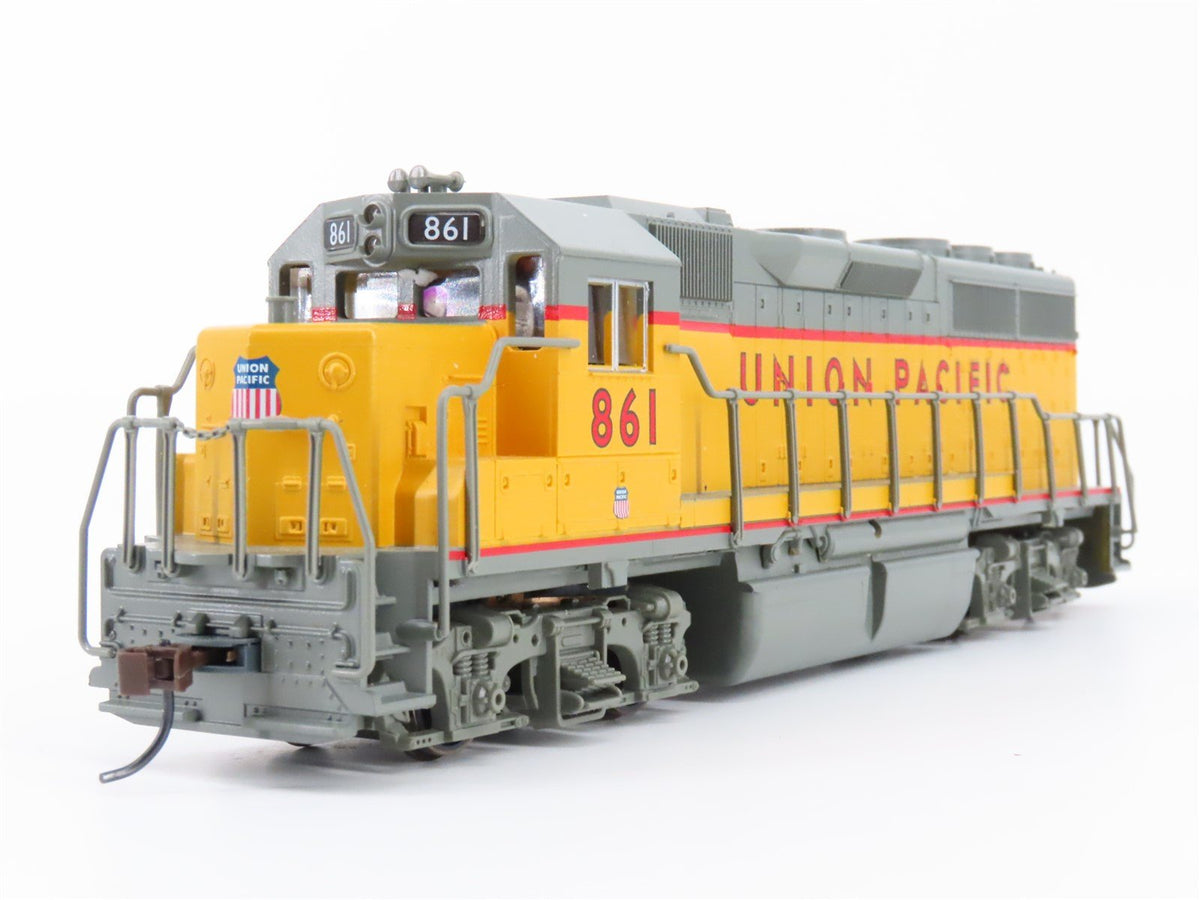 HO Scale Roco 41901 UP Union Pacific Diesel Train Set w/ DCC, Cars &amp; Track