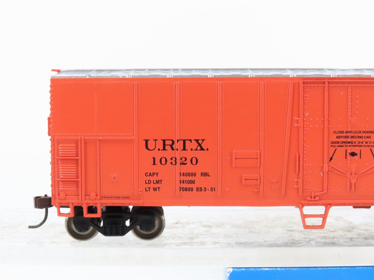 HO Scale Bachmann Silver Series 17917 URTX Milwaukee Road 50&#39; Steel Reefer 10320