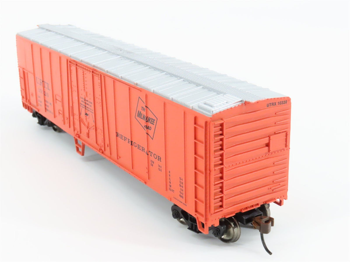 HO Scale Bachmann Silver Series 17917 URTX Milwaukee Road 50&#39; Steel Reefer 10320