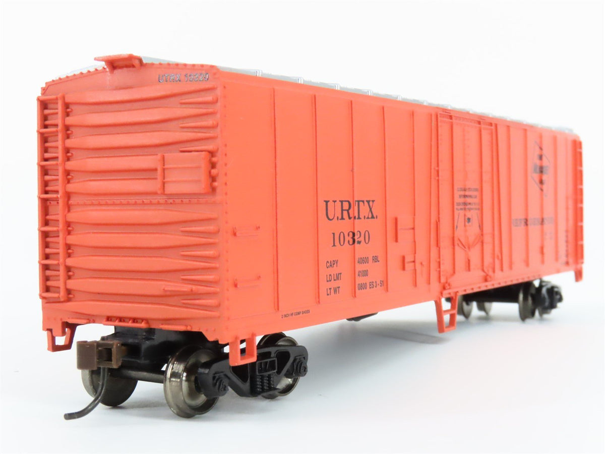 HO Scale Bachmann Silver Series 17917 URTX Milwaukee Road 50&#39; Steel Reefer 10320