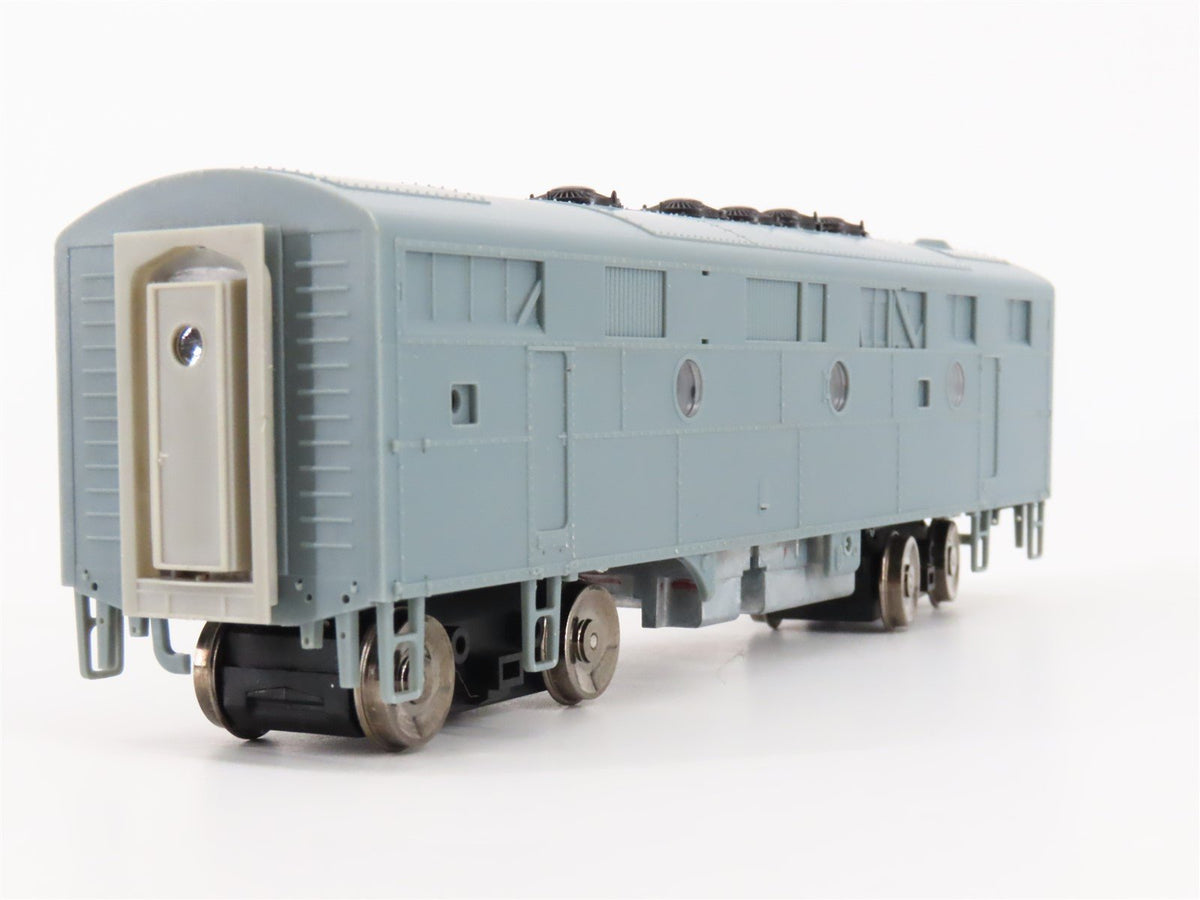 HO Scale Walthers Undecorated F7B Diesel Locomotive w/ DCC