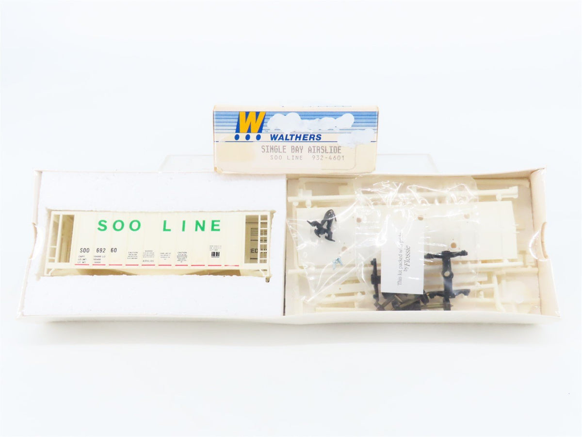 HO Scale Walthers Kit #932-4601 SOO Line Single Bay Airslide Hopper #69260