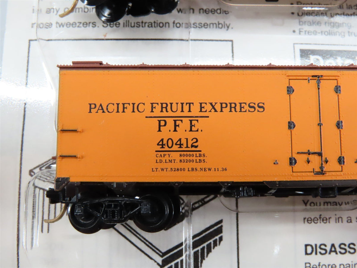 N Micro-Trains MTL 59012 PFE Pacific Fruit Express 40&#39; Steel Reefers 3-Car Set