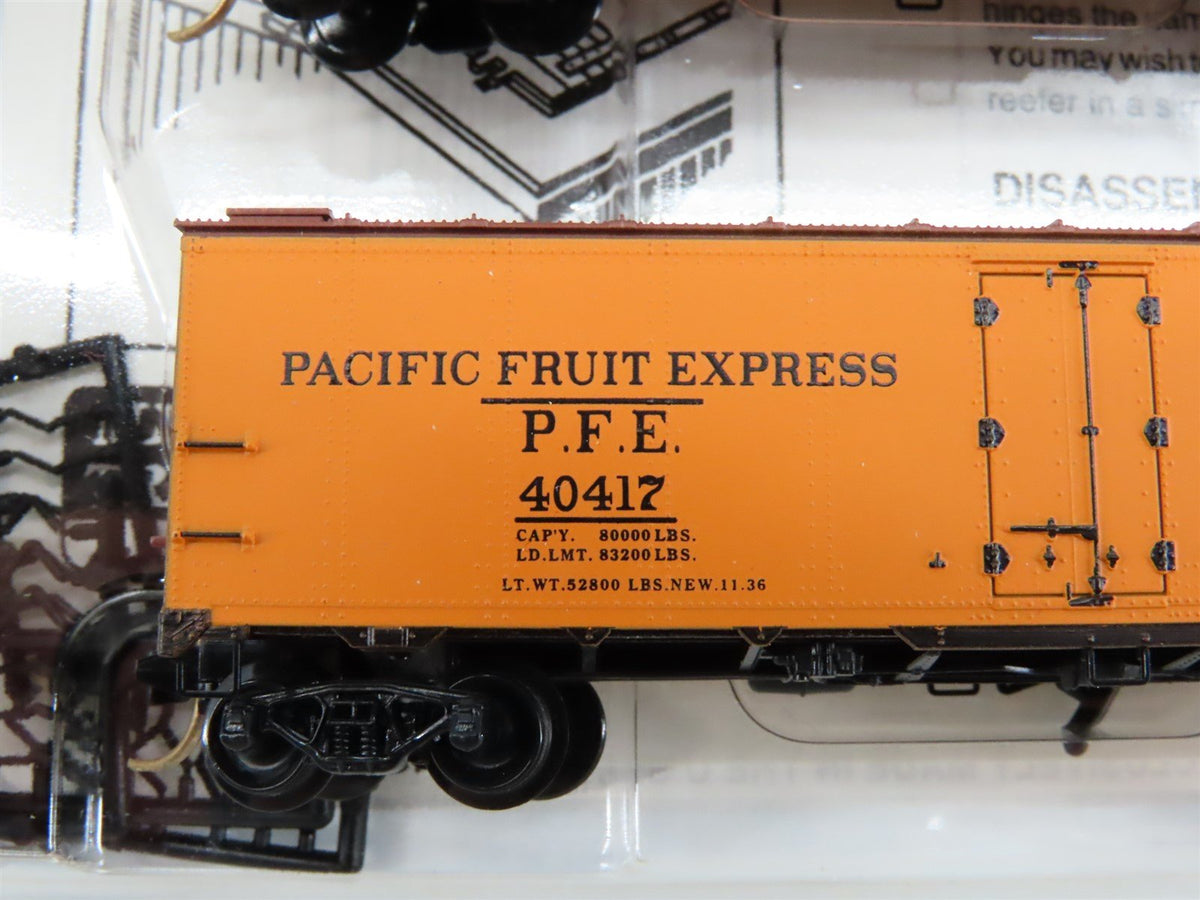 N Micro-Trains MTL 59012 PFE Pacific Fruit Express 40&#39; Steel Reefers 3-Car Set