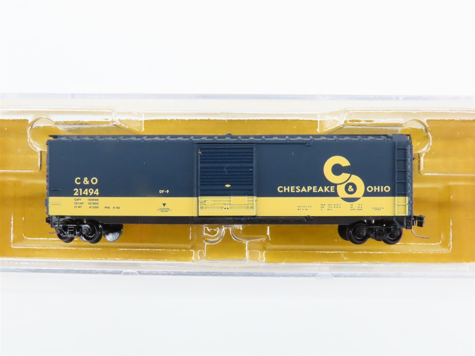 Z Scale Micro-Trains MTL 50500426 C&O The Chessie Route 50' Box Car #21494