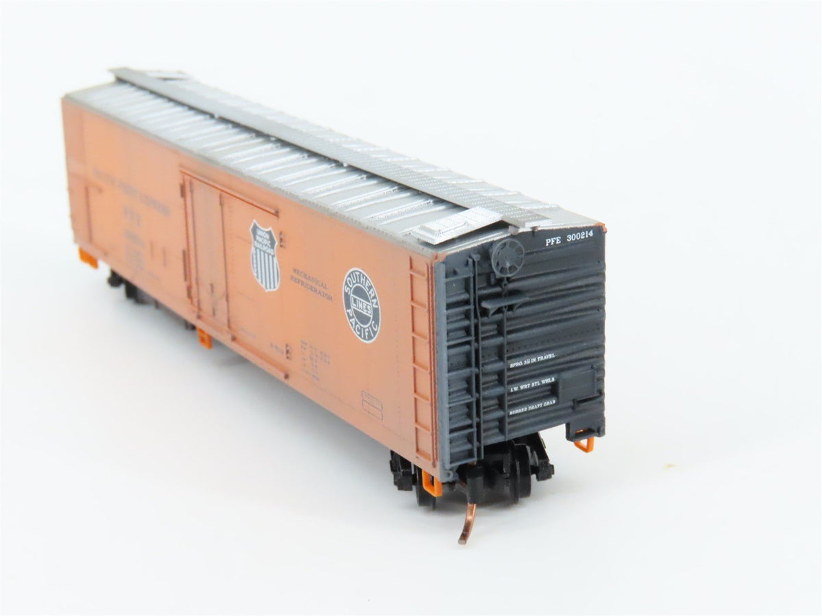 N Scale Micro-Trains MTL 06951190 PFE/UP Steel Reefer Car #300214 Weathered