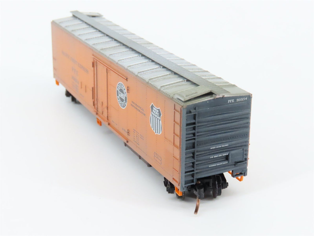 N Scale Micro-Trains MTL 06951190 PFE/UP Steel Reefer Car #300214 Weathered