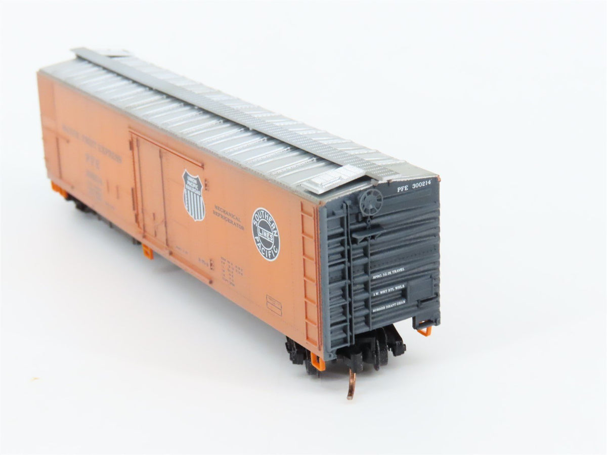 N Scale Micro-Trains MTL 06951190 PFE/UP Steel Reefer Car #300214 Weathered