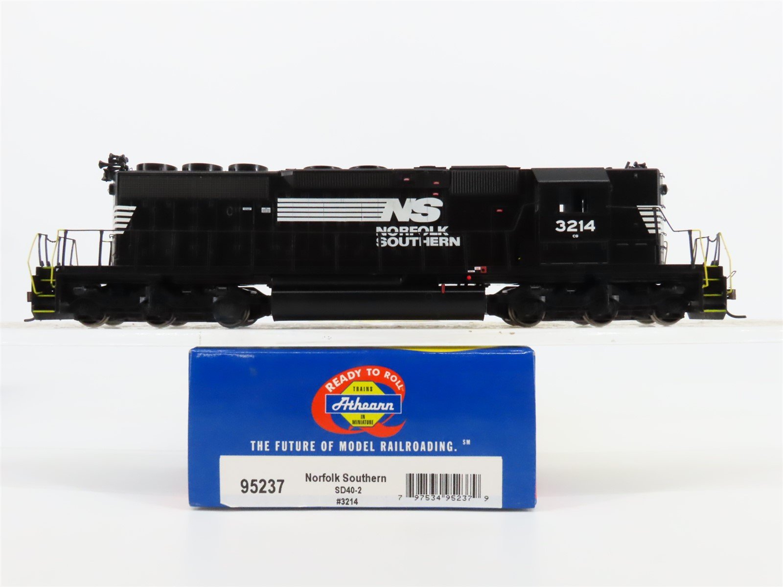 HO Scale Athearn 95237 NS Norfolk Southern EMD SD40-2 Diesel #3214 - DCC Ready