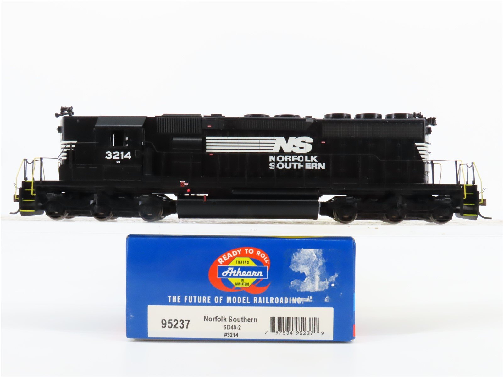 HO Scale Athearn 95237 NS Norfolk Southern EMD SD40-2 Diesel #3214 w/ DCC