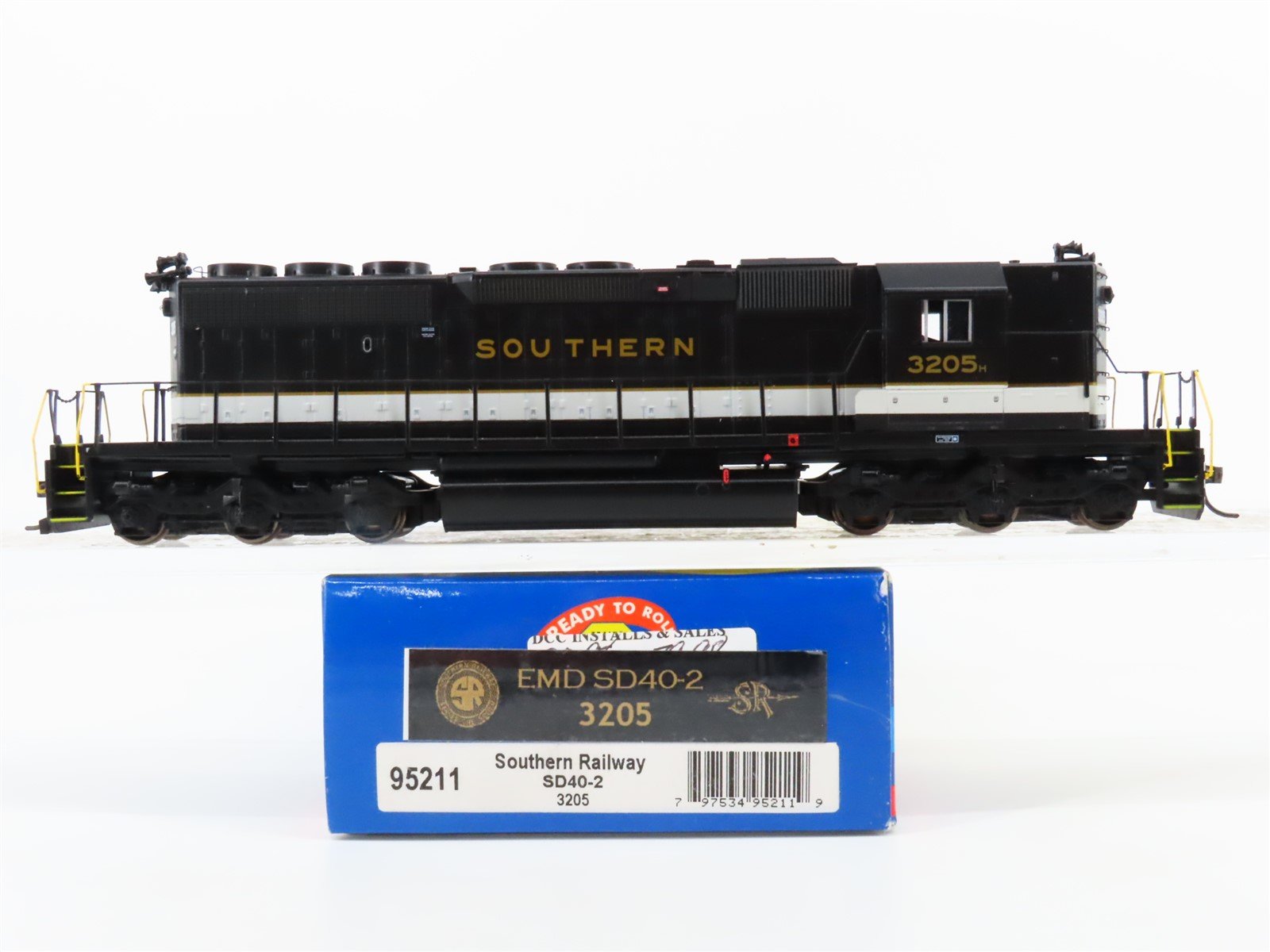 HO Scale Athearn 95211 SOU Southern Railway EMD SD40-2 Diesel #3205 w/ DCC