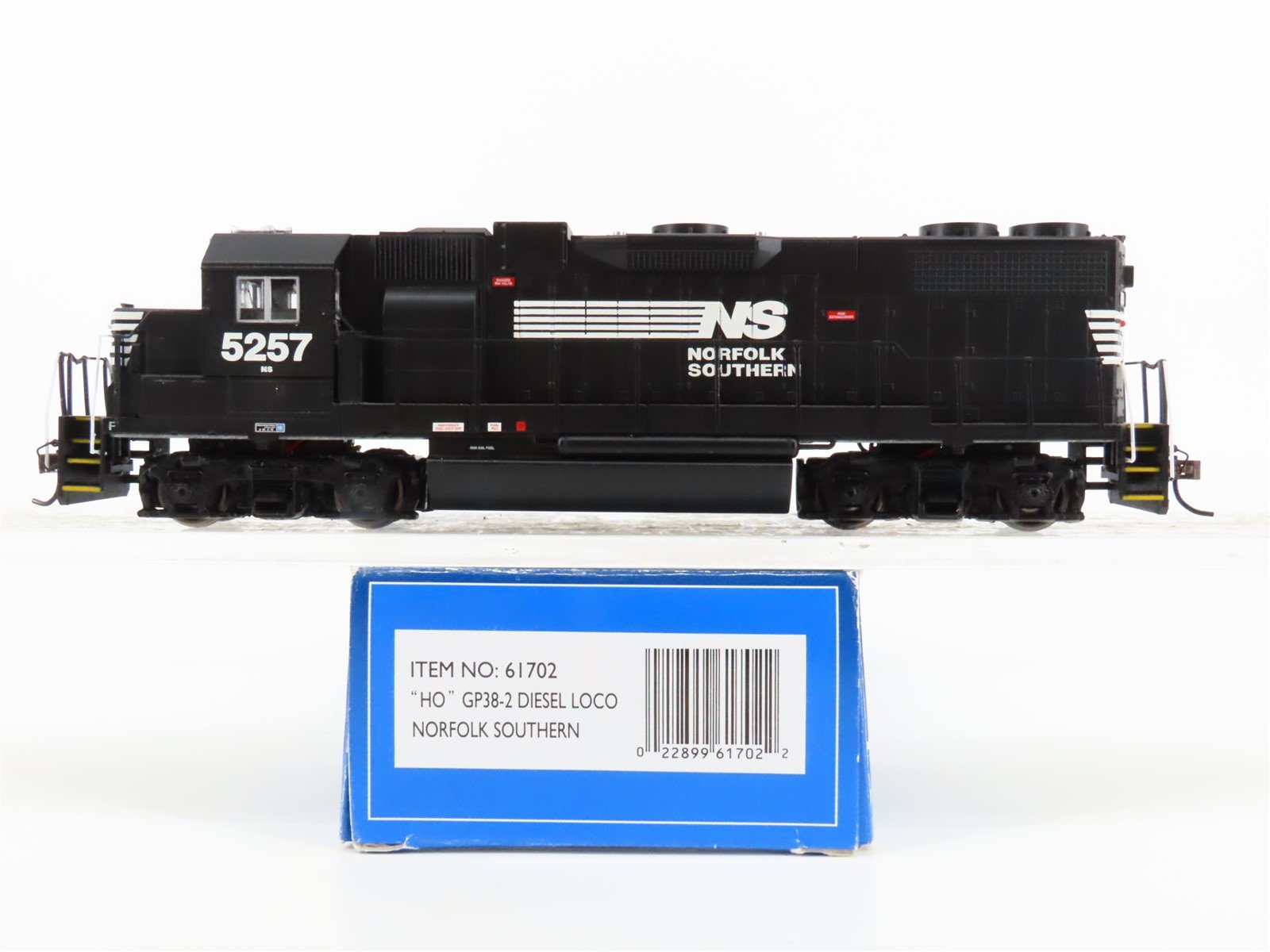 HO Scale Bachmann 61702 NS Norfolk Southern EMD GP38-2 Diesel Loocmotive #5257