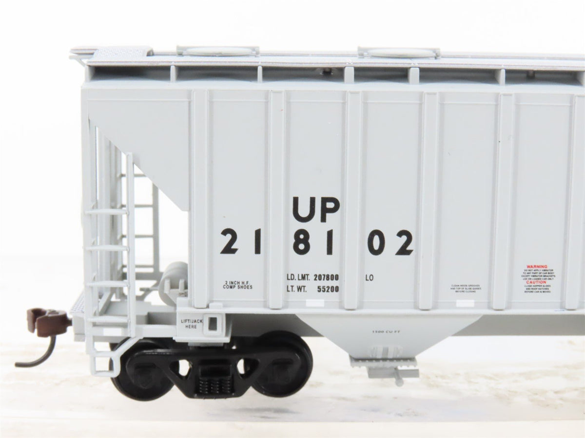 HO Scale Walthers 932-5371 UP Union Pacific Railroad 2-Bay Hopper #218102