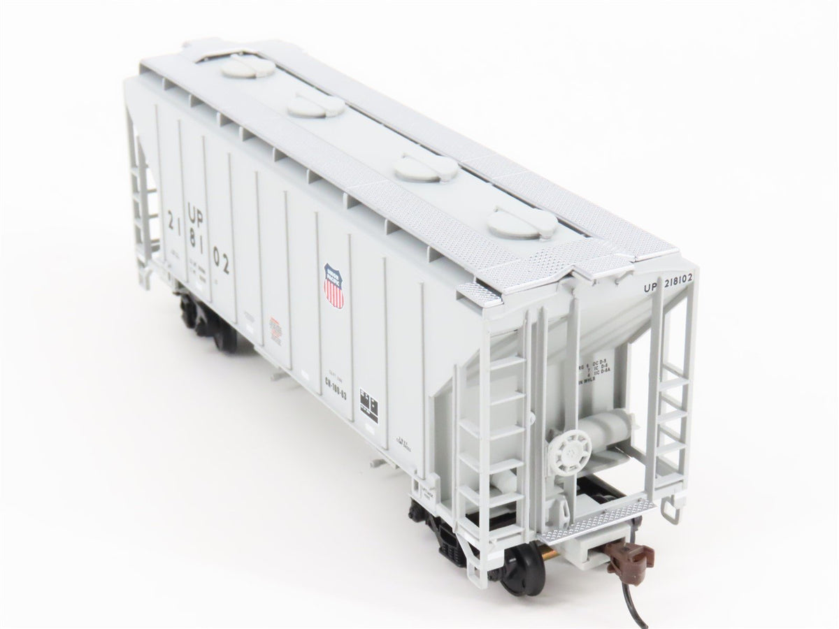 HO Scale Walthers 932-5371 UP Union Pacific Railroad 2-Bay Hopper #218102