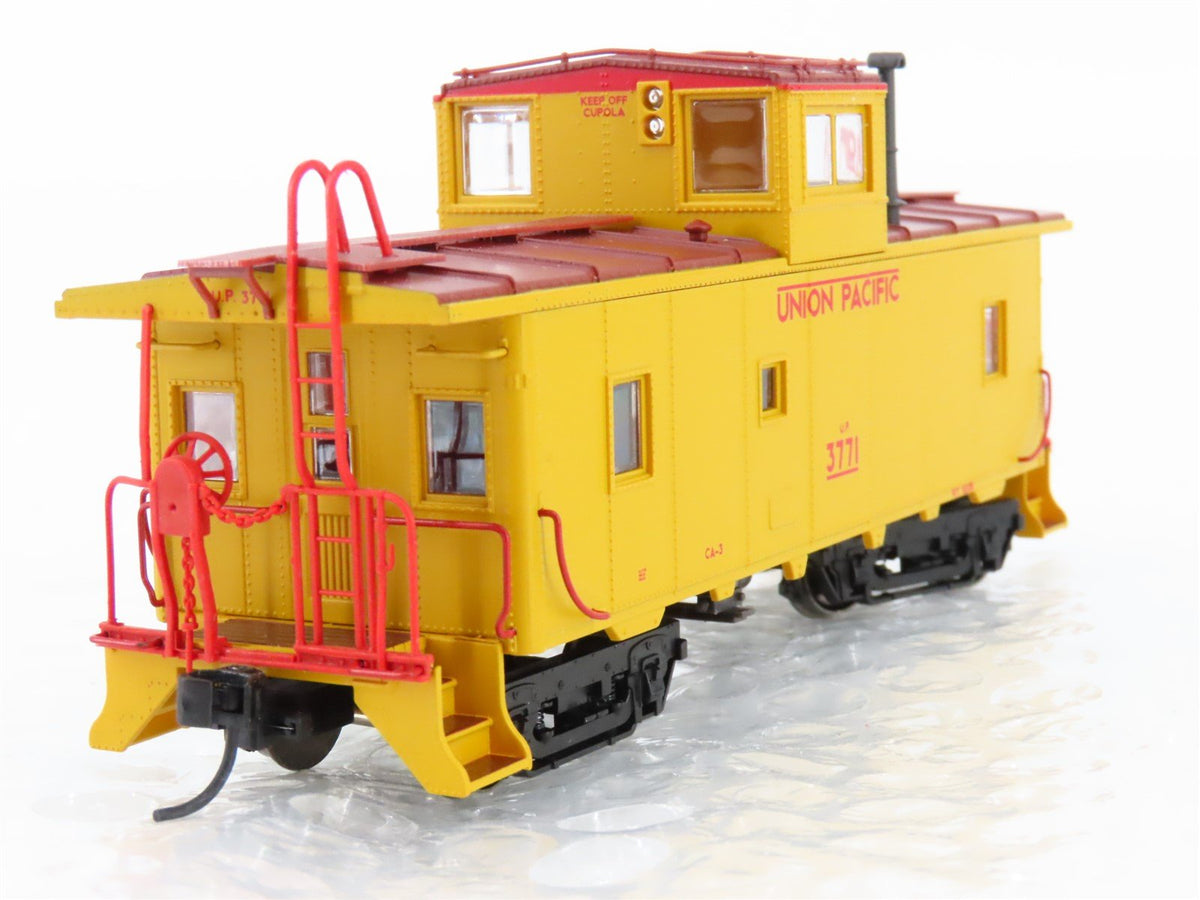 HO Scale Marklin 45702 UP Union Pacific Railroad Cupola Caboose #3771