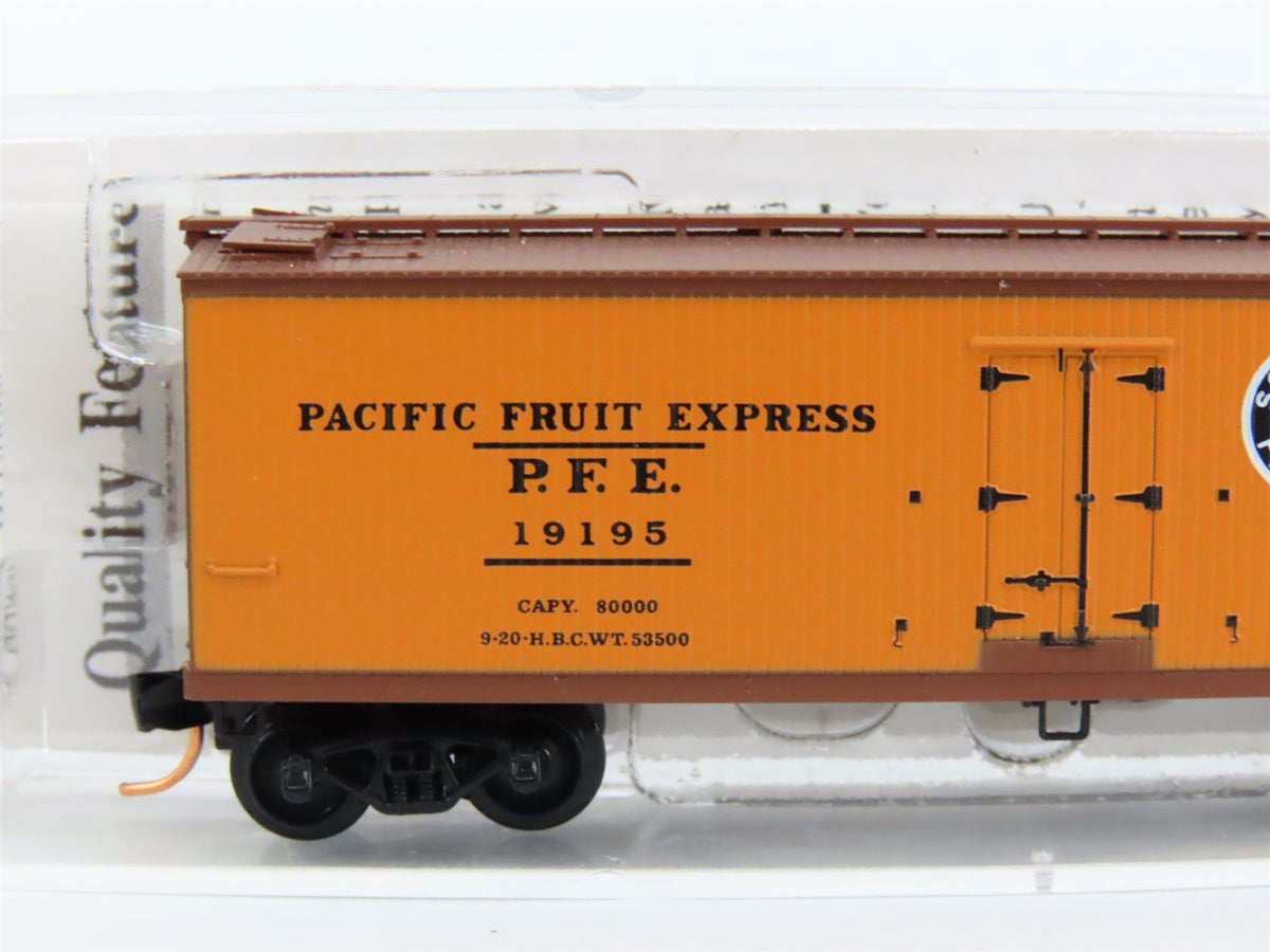 N Scale Micro-Trains MTL 47060 SP UP PFE Pacific Fruit Express 40&#39; Reefer #19195