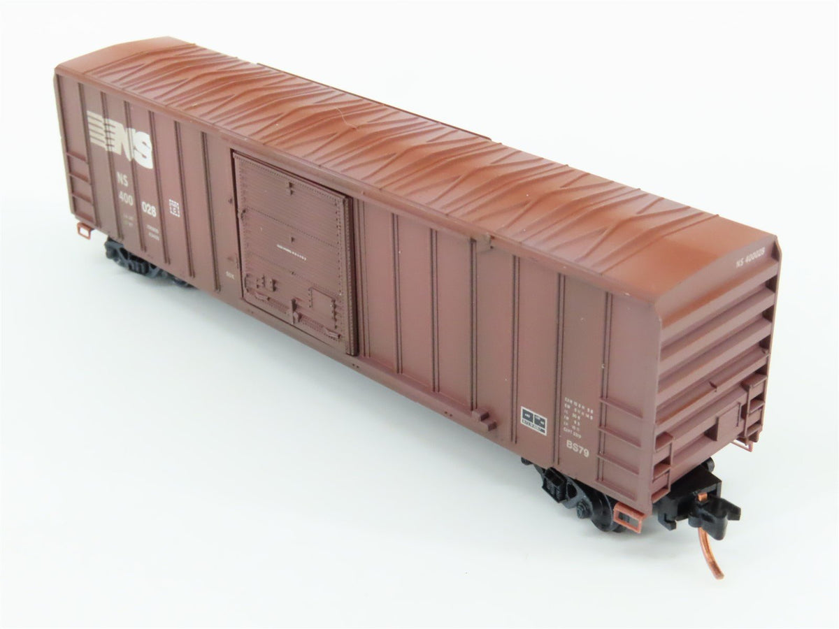 N Micro-Trains MTL 02544730 NS Norfolk Southern 50&#39; Box Car #400028 w/ Graffiti