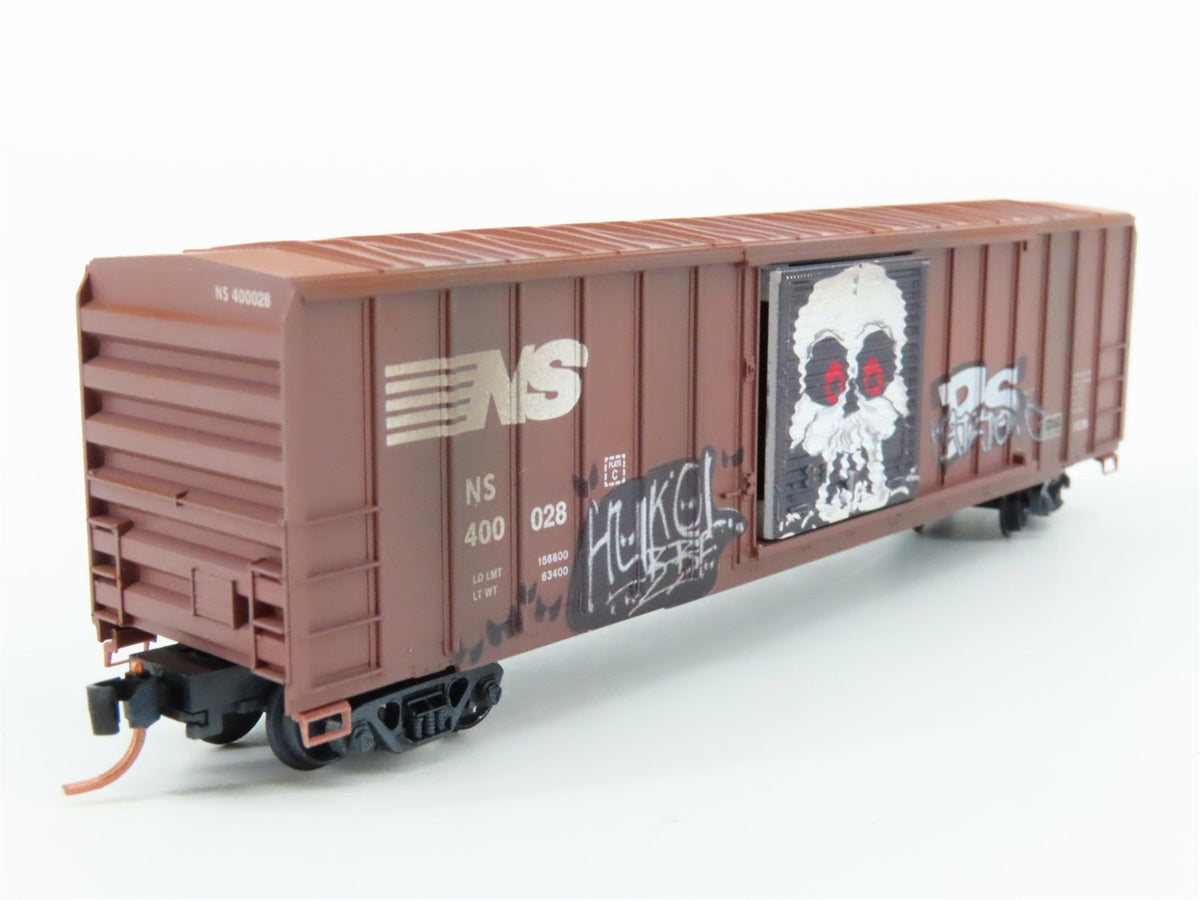 N Micro-Trains MTL 02544730 NS Norfolk Southern 50&#39; Box Car #400028 w/ Graffiti