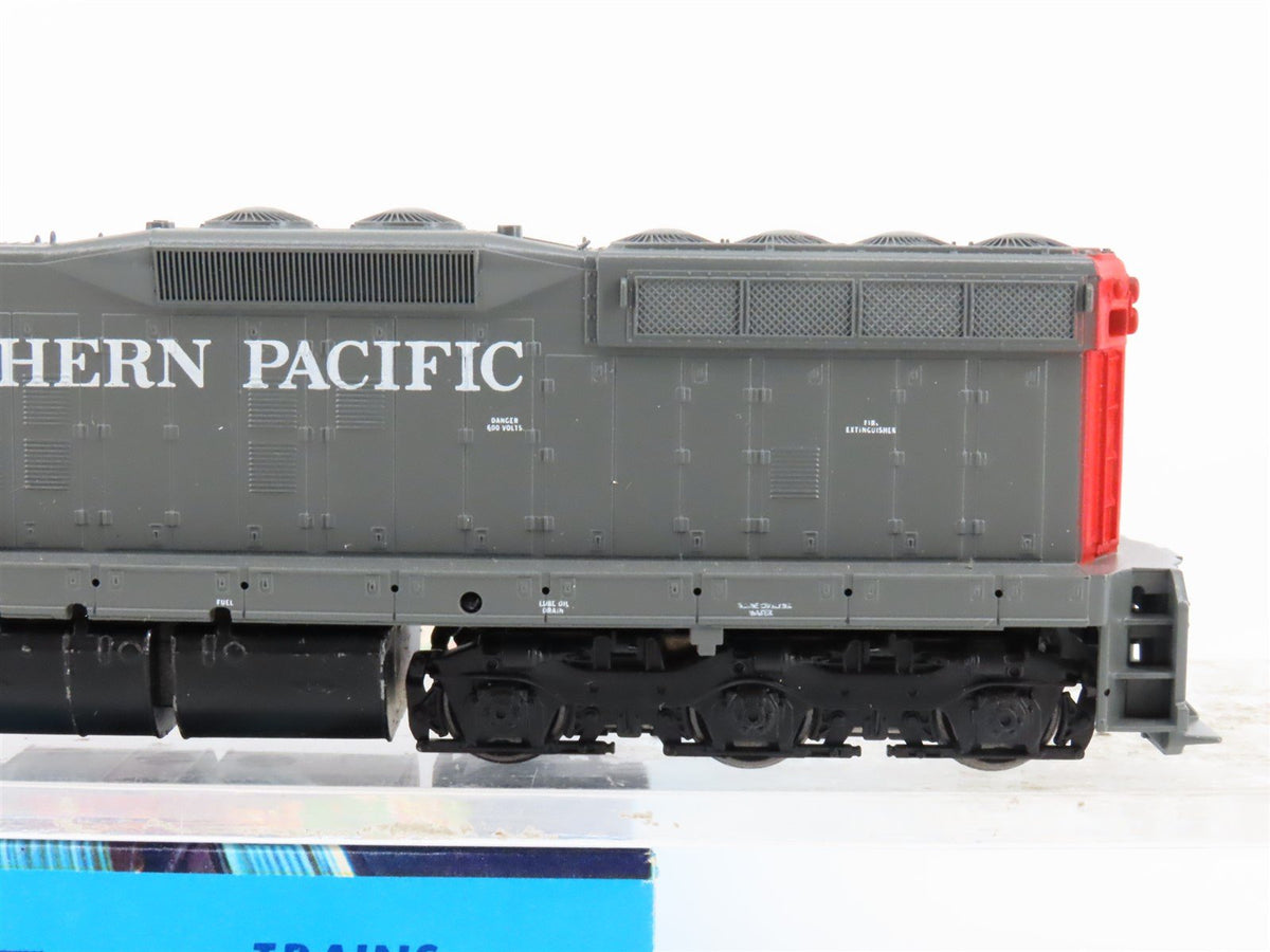 HO Scale Athearn 3825 SP Southern Pacific SD9 Diesel Locomotive #3897