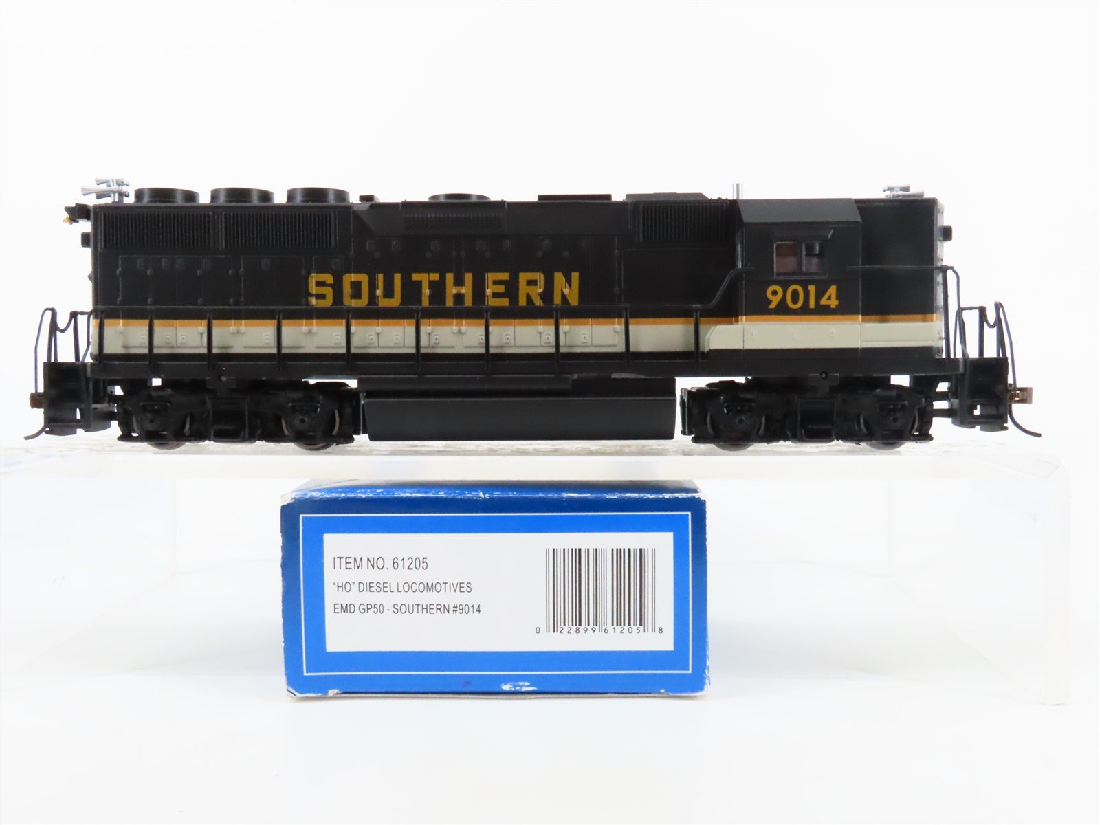 HO Scale Bachmann 61205 SOU Southern Railway EMD GP50 Diesel Locomotive #9014