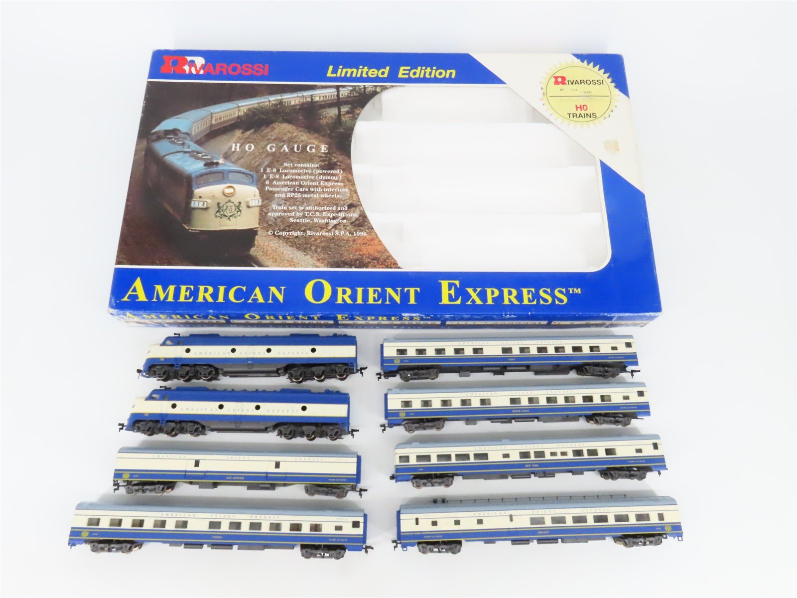 HO Scale Rivarossi 0824 American Orient Express E8A/A Diesel Passenger Train Set