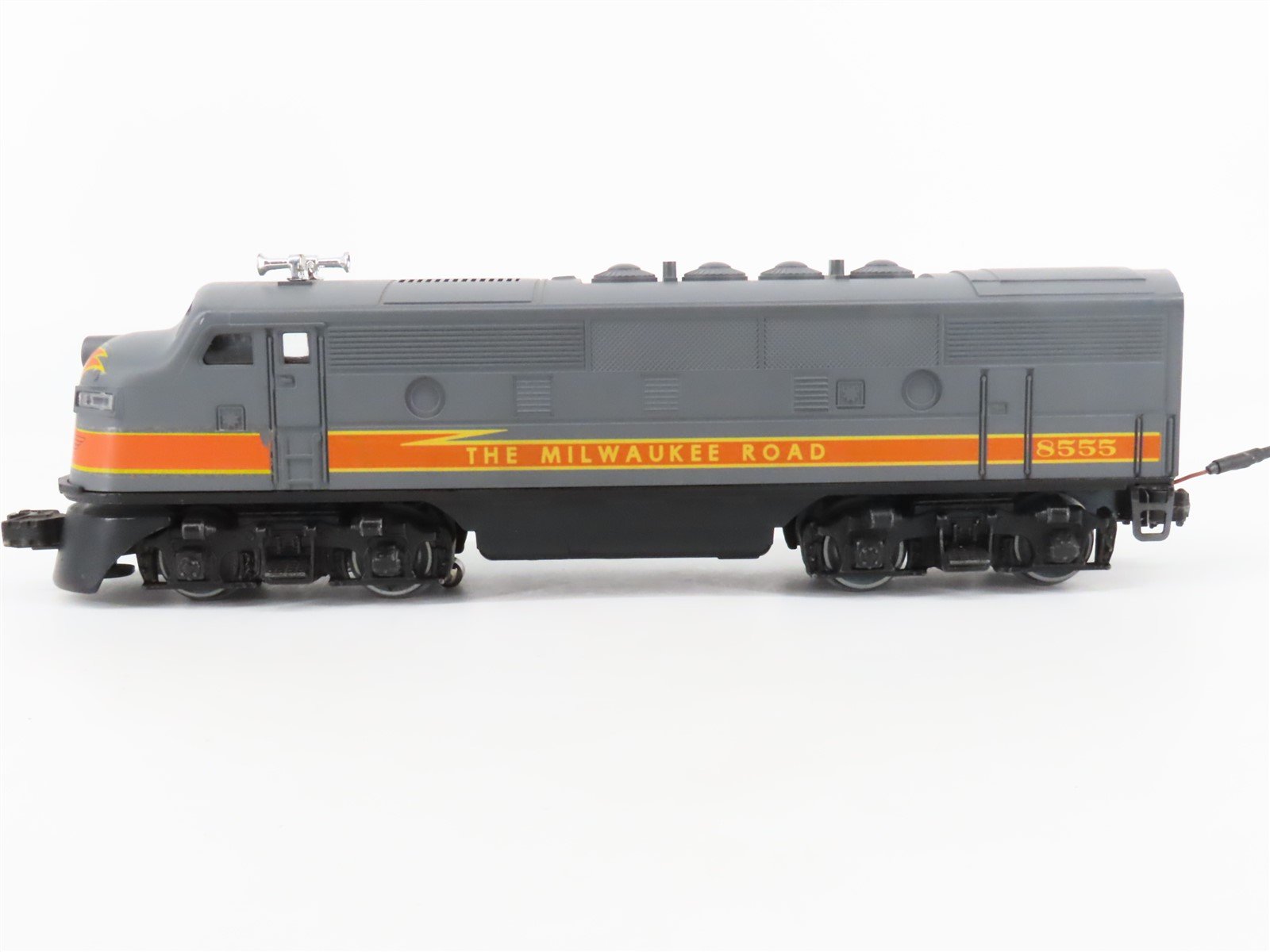 O Gauge 3-Rail Lionel MILW Milwaukee Road EMD F3A Diesel #8555 - Unpowered