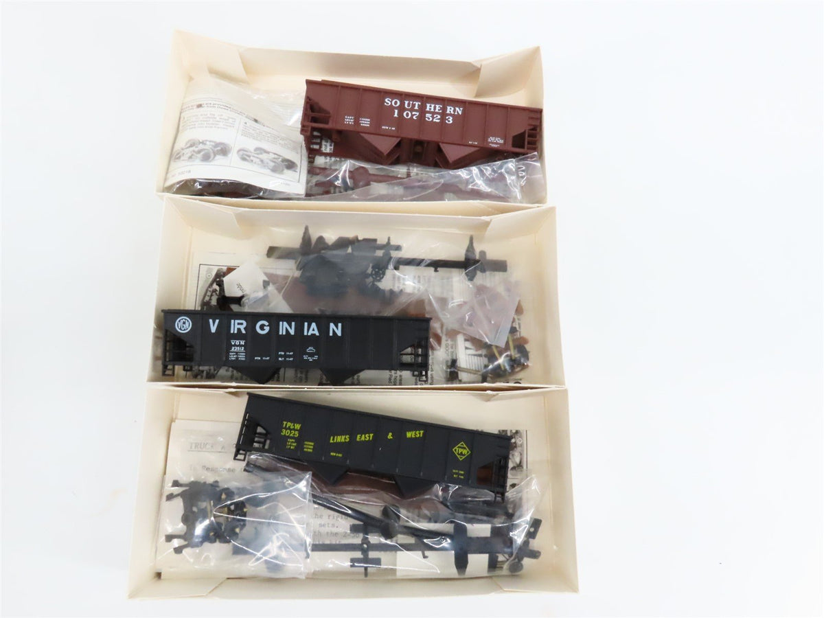 HO Scale LOT of 13 Walthers TP&amp;W/RDG/GN/CP/C&amp;O/&amp; More Assorted Freight Car Kits