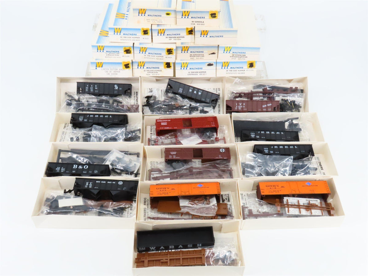 HO Scale LOT of 13 Walthers ATSF/N&amp;W/MP/RDG/B&amp;O/&amp; More Assorted Freight Car Kits