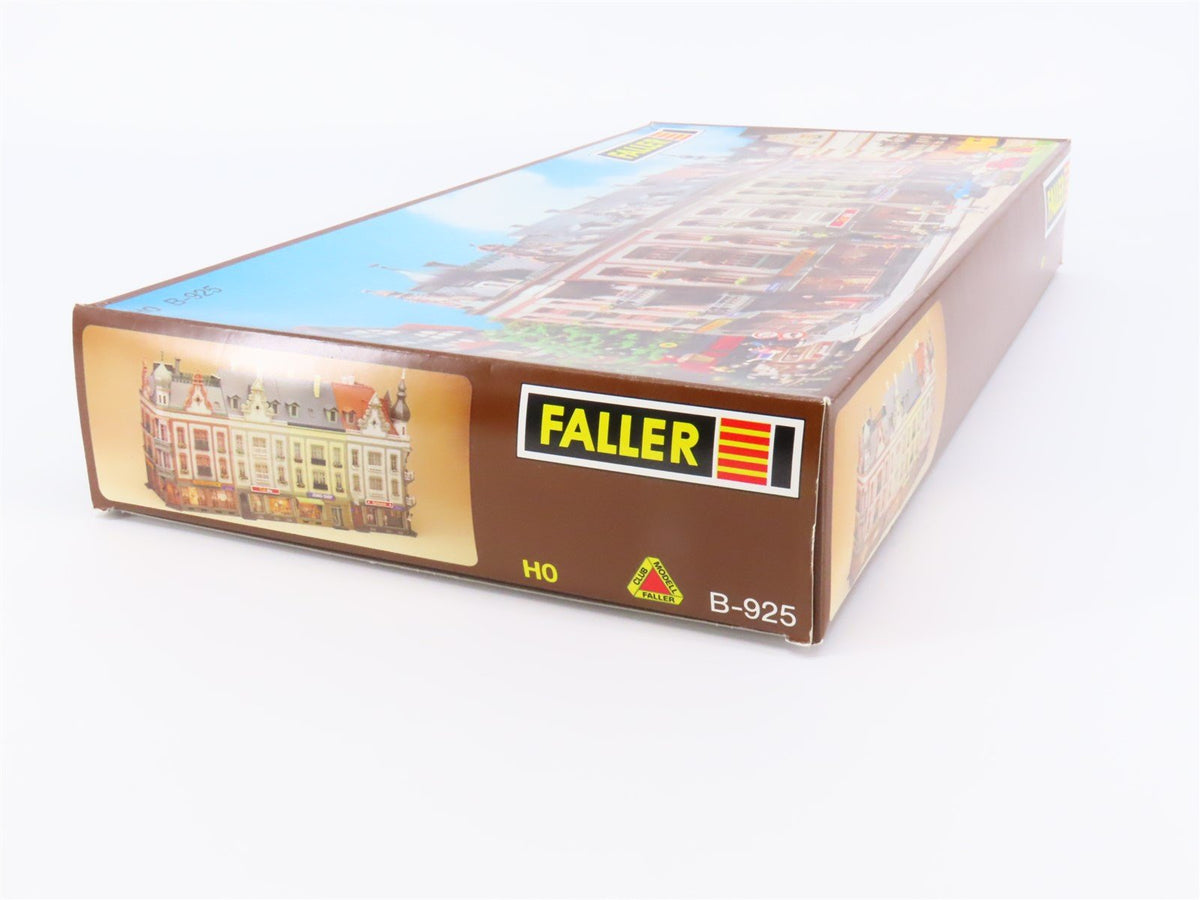 HO Scale FALLER Kit #B-925 &quot;Schiller Street&quot; Townhouse Shops Set