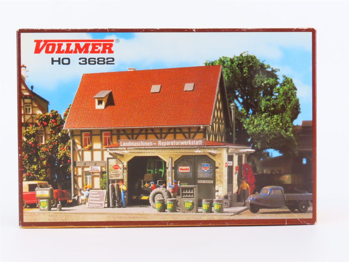 HO 1/87 Scale Vollmer Kit #3682 Agricultural Machinery Repair Workshop