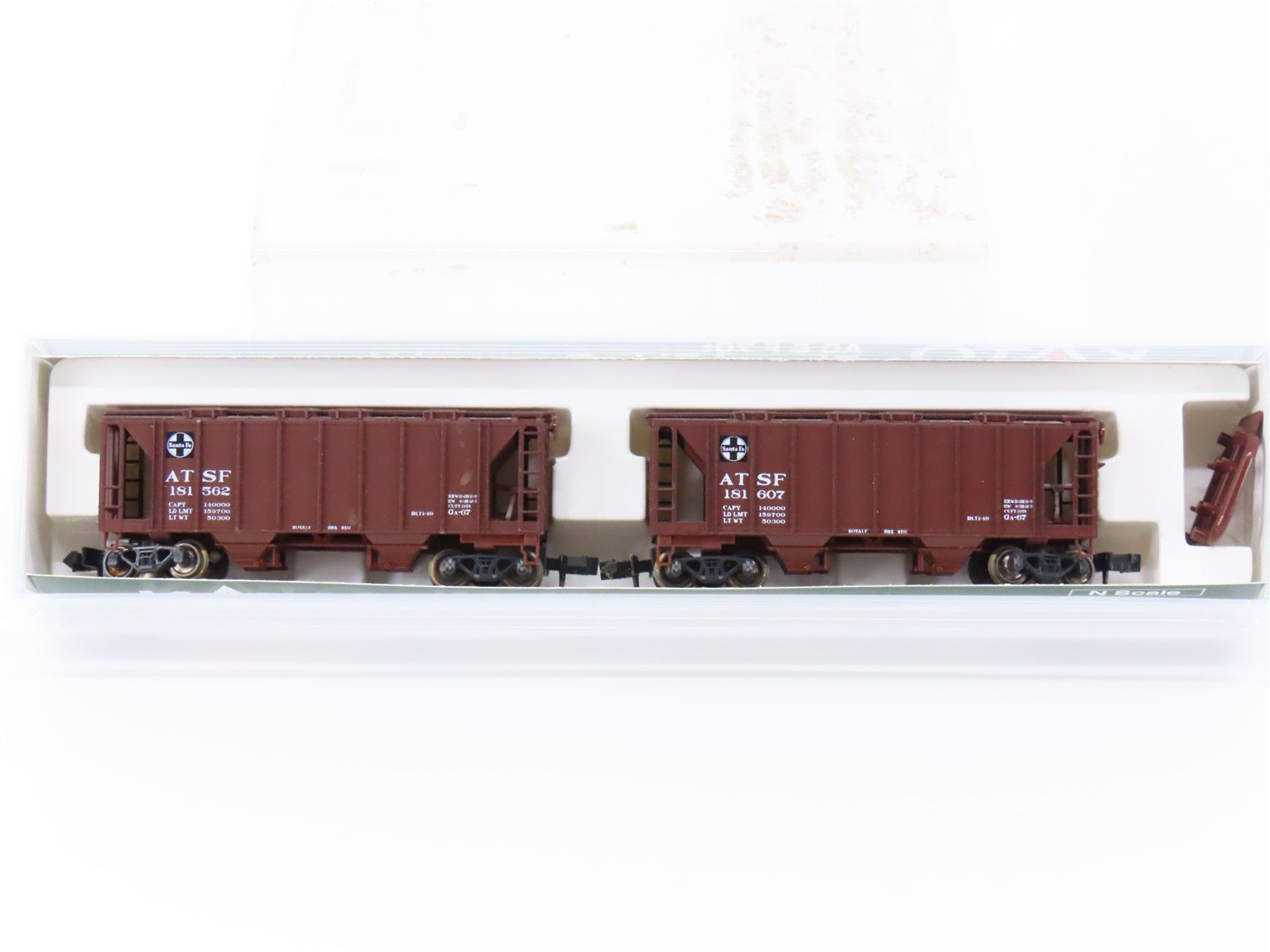 N Scale Kato 186-0101 ATSF Santa Fe Covered Hopper 2-Pack #1