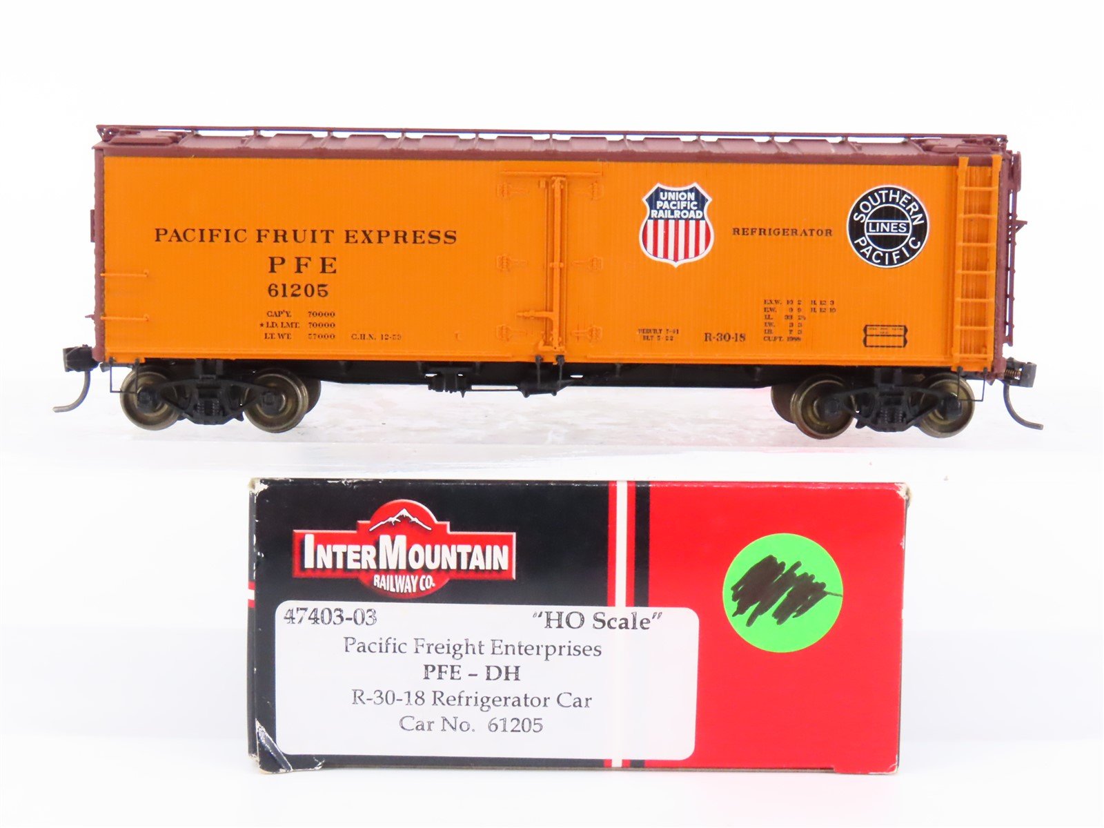 HO Scale InterMountain 47403-03 UP SP PFE Pacific Fruit Express Reefer #61205