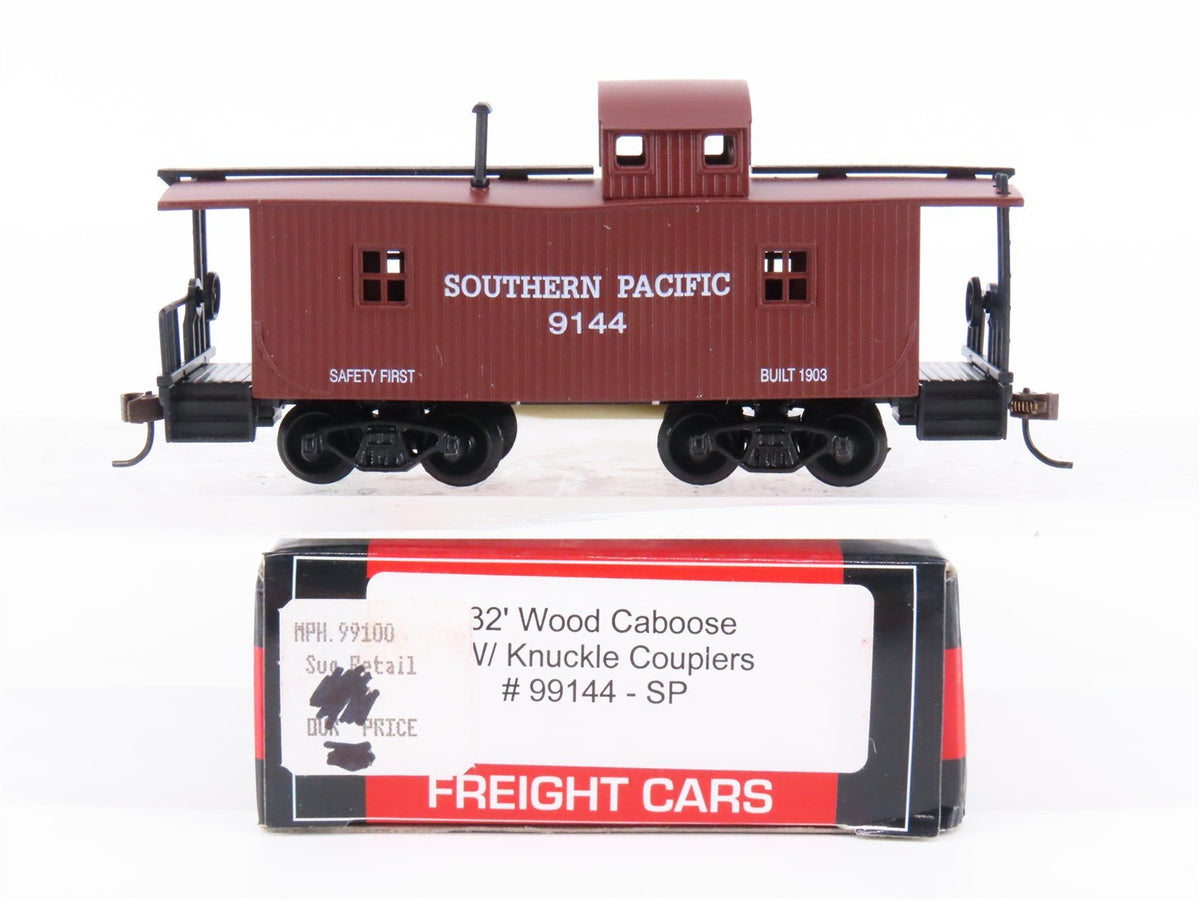 HO Scale Model Power SP Southern Pacific Railroad 32&#39; Wood Caboose #9144